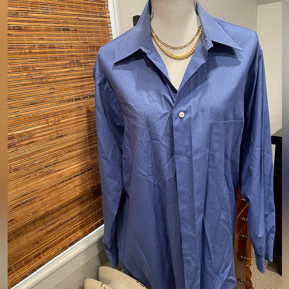 Van Heusen Other - VAN HEUSEN BUTTOM DOWN